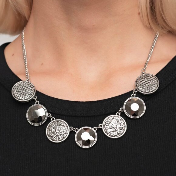 Paparazzi Jewelry Accessories - Urban Elite - Silver Necklace - Vintage - Picture 4 of 6